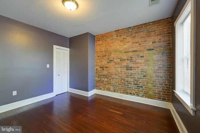 Building Photo - 1123 7th St NE