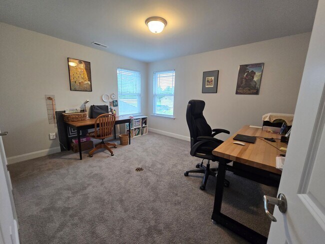 Building Photo - New Listing!!