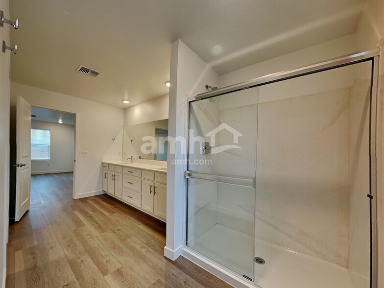 Building Photo - 9629 E Friedel Dr