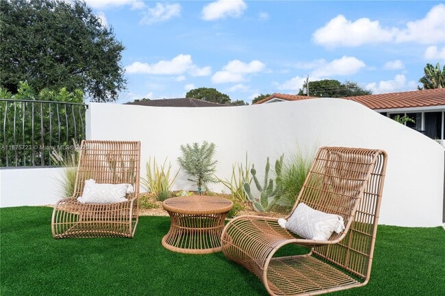 Building Photo - 5900 NE 21st Ave