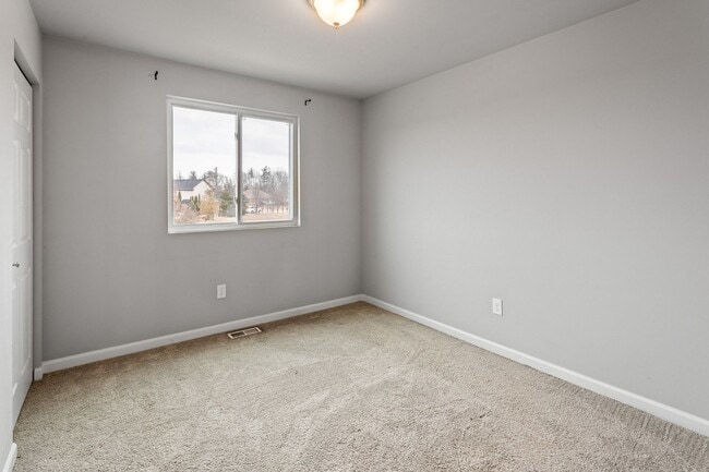 Building Photo - COMING SOON! Spacious 4-Bed Grand Blanc Home with Modern Comfort