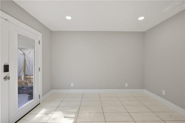 Building Photo - 330 Winding River Dr