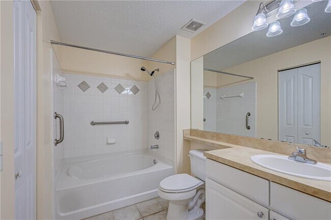 Building Photo - 9833 Baywinds Blvd