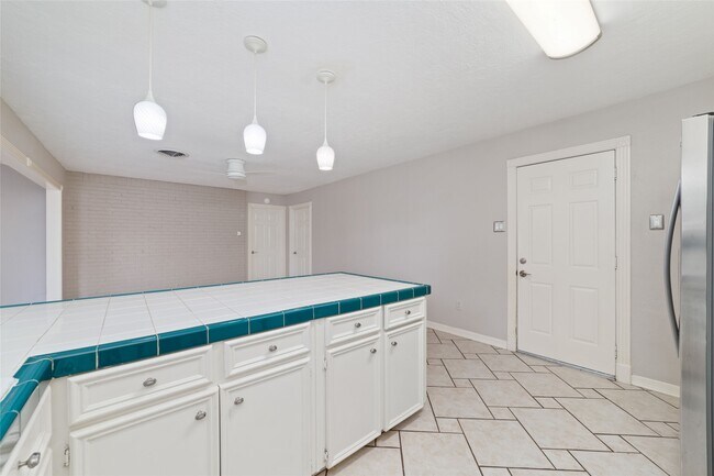 Building Photo - 4118 Donna Lynn Dr