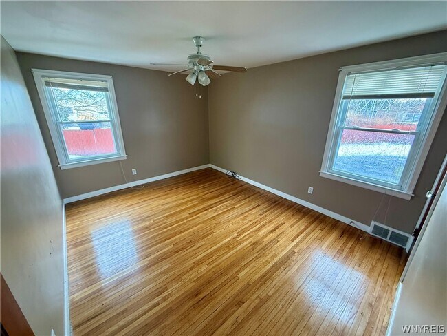 Building Photo - 125 Beryl Dr