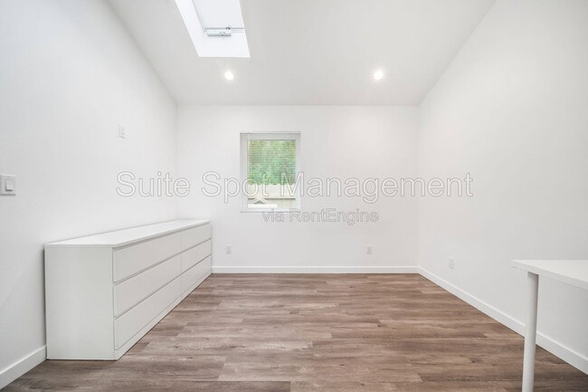 Building Photo - 420 N Batavia St