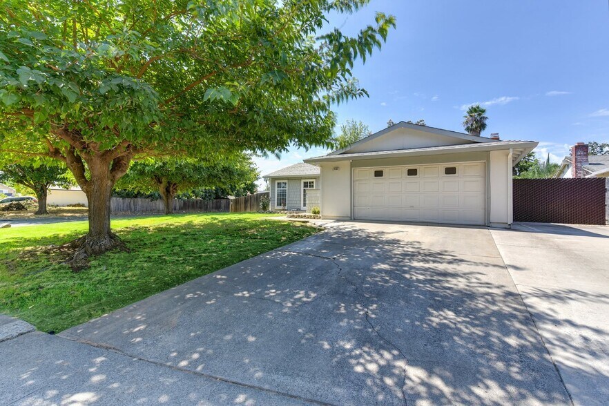 Building Photo - 7101 Stanford Oak Dr