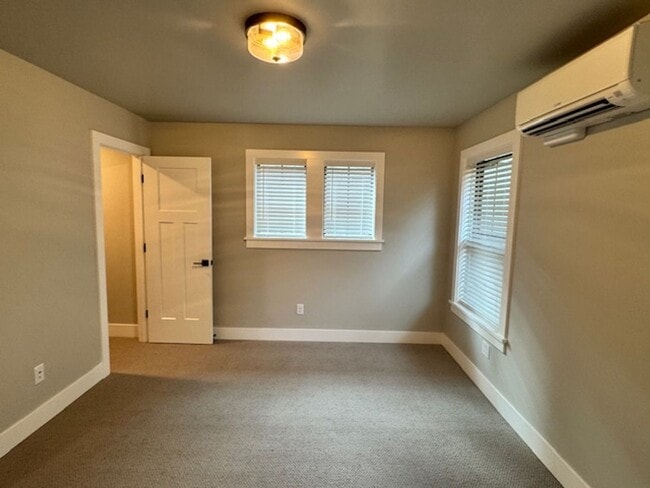 Building Photo - BEAUTIFUL CUSTOM - BUILT SINGLE LEVEL HOME...