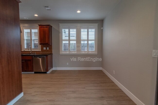 Building Photo - 2550 Plymouth Oaks Ct