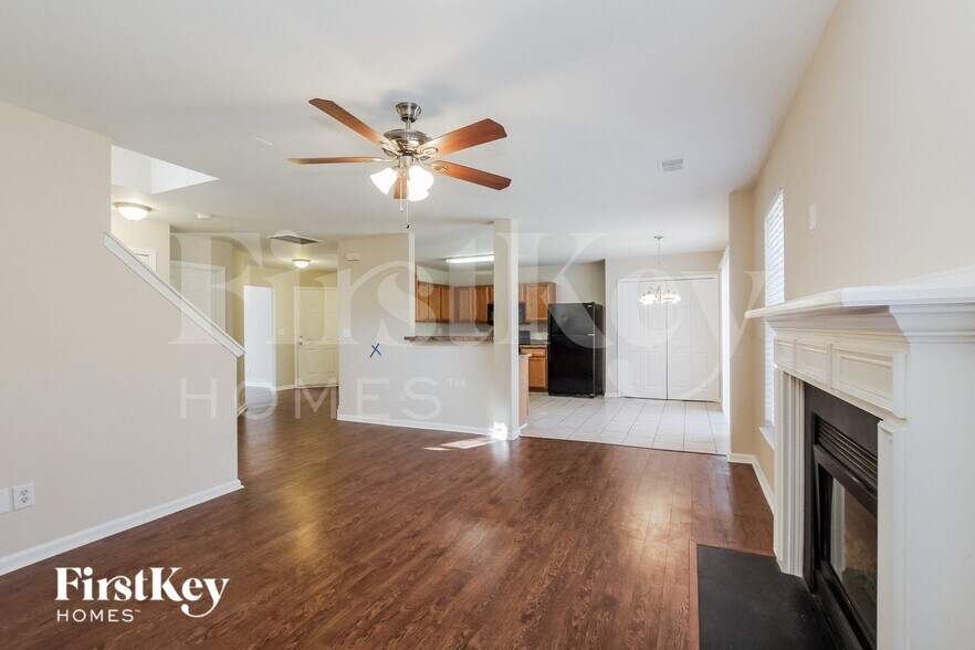 Building Photo - 216 Winding Canyon Dr
