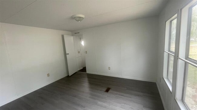 Building Photo - 1001 NE 77th St