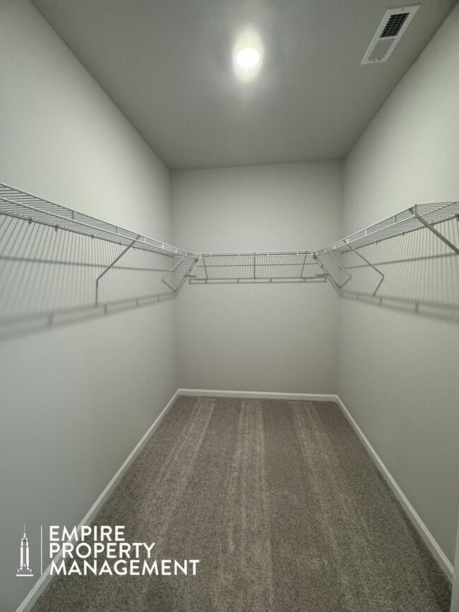 Building Photo - Move In Special: 1/2 Off 1st Month's Rent!!