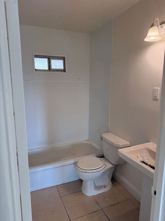 Building Photo - 2804 Horace Mann Ct