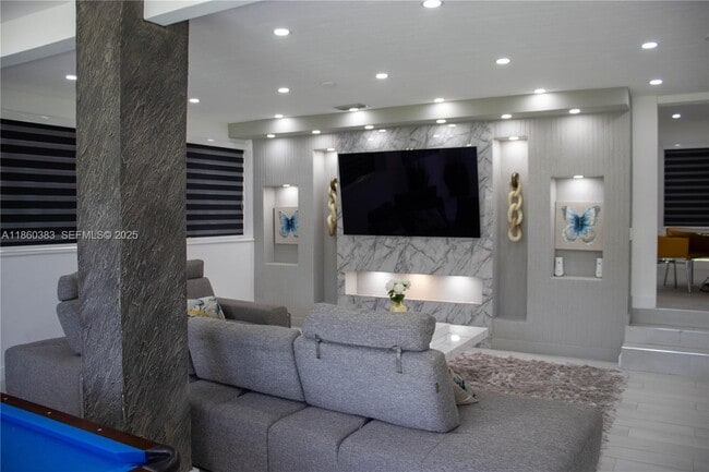 Building Photo - 295 NE 150th St