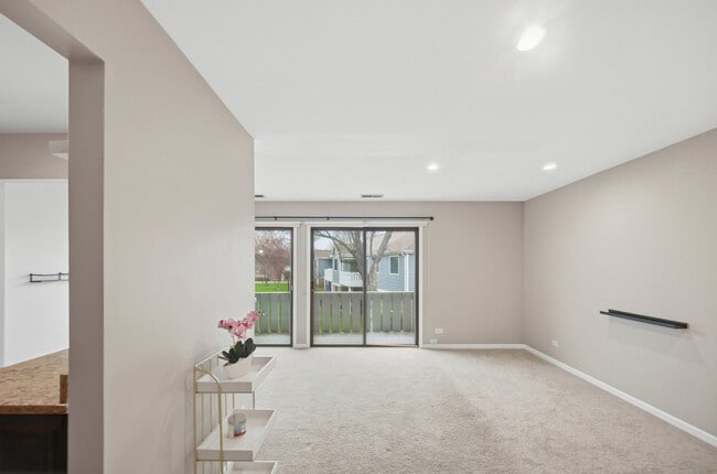 Building Photo - 1502-1507 7 Pines Rd