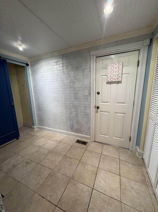 Building Photo - 100 Linwood Ct