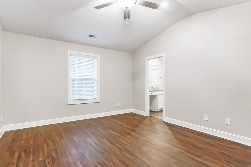 Building Photo - 327 Azalea Gaze Dr