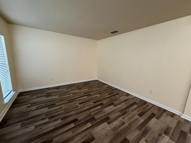 Building Photo - Spacious 4-Bedroom Home for Rent – Northwe...
