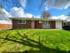 Building Photo - Adorable Three Bedroom Ranch Home!