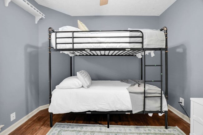 Building Photo - 6509 Enfield Mews