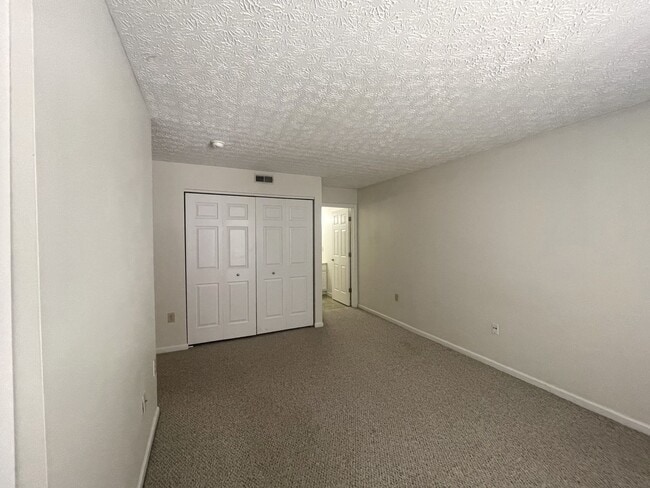 Building Photo - 5566 Garden Ridge