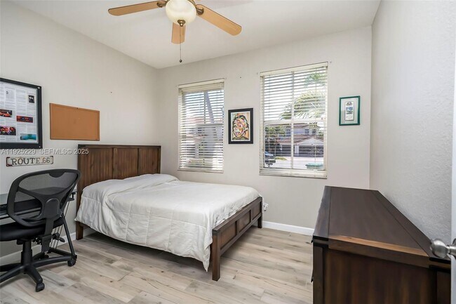 Building Photo - 3808 SW 165th Terrace