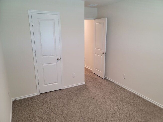 Building Photo - 1216 Riverbrook Ln