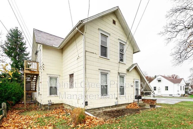 Building Photo - 870 S Main St