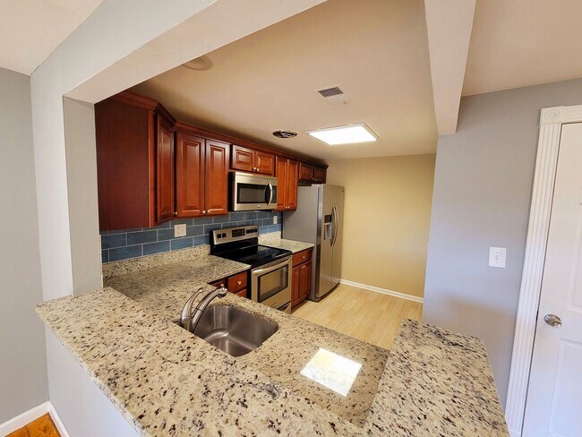 Building Photo - Lovely 2Bd/1.5Bth TH in Gaithersburg Montg...