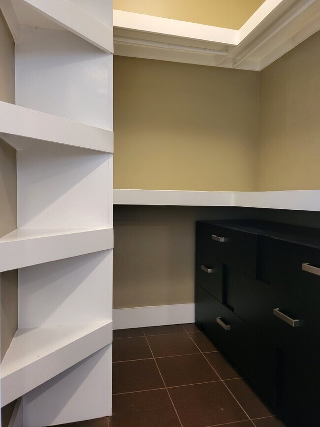 Building Photo - Luxury Brownstone in the heart of 12 South