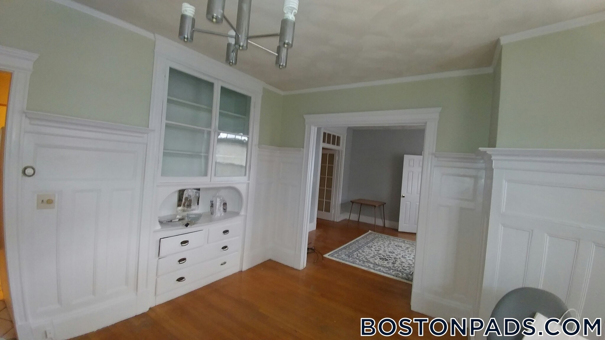 Building Photo - 1887 Beacon St