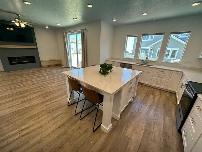 Building Photo - 3306 Eagle Mountain Town Home