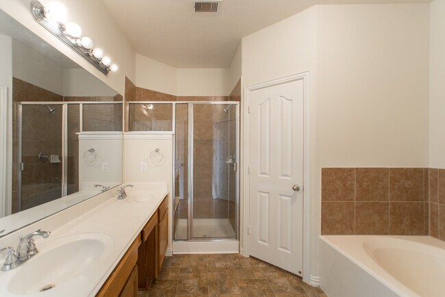 Building Photo - 25531 Forest Springs Lake