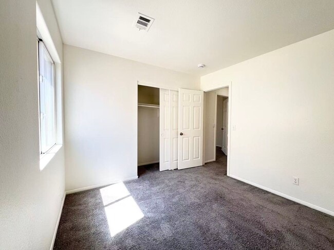 Building Photo - Beautiful two-story home