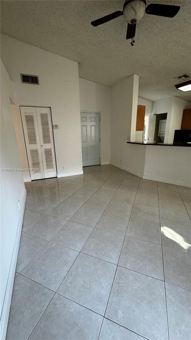 Building Photo - 9999 Summerbreeze Dr