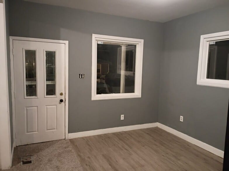 Building Photo - 122 W Donald St