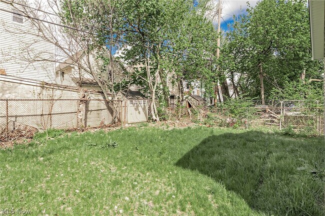 Building Photo - 2240 E 97th St