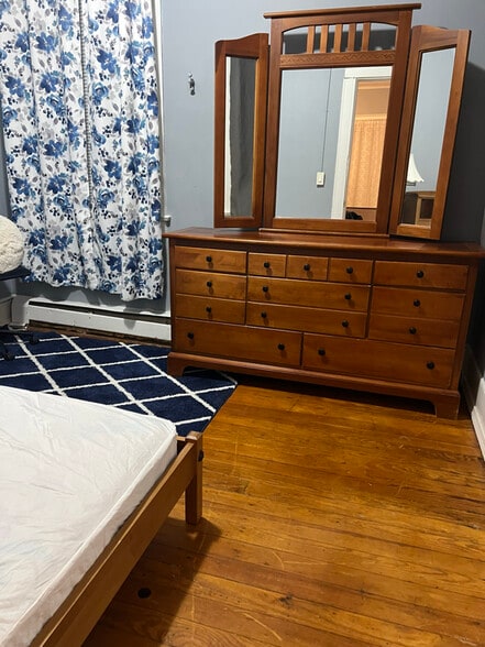 Building Photo - 8 Davies Pl