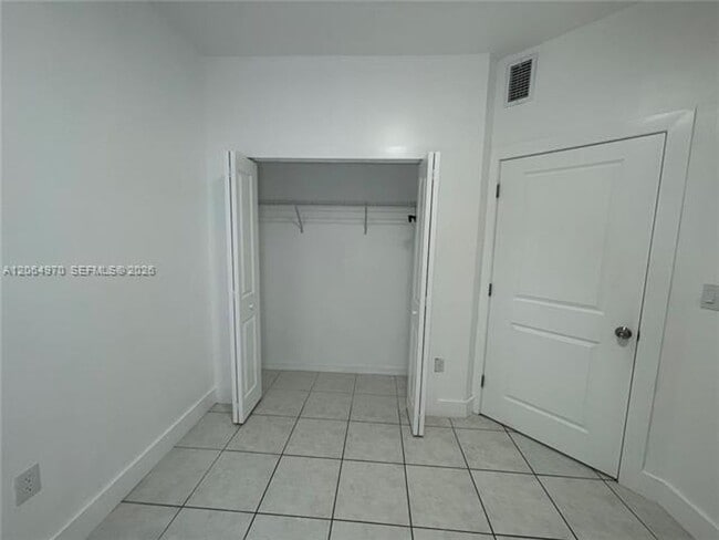 Building Photo - 905 NW 82nd Ave