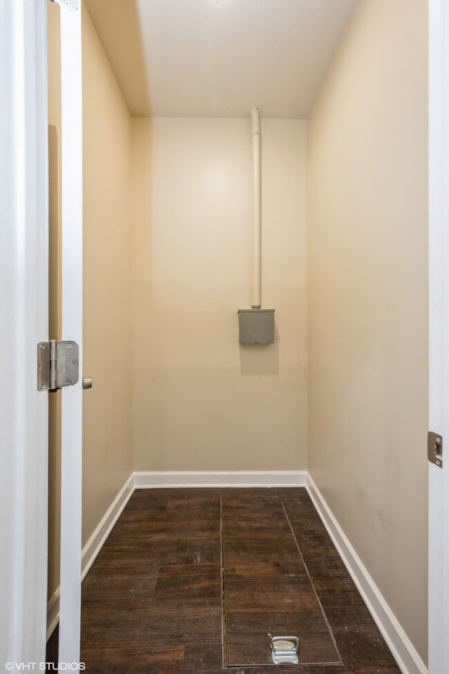 Building Photo - 5026 W Madison St