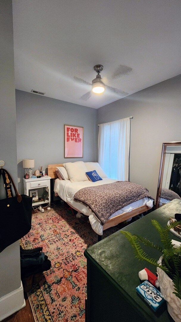 Building Photo - 735 W Belmont Ave