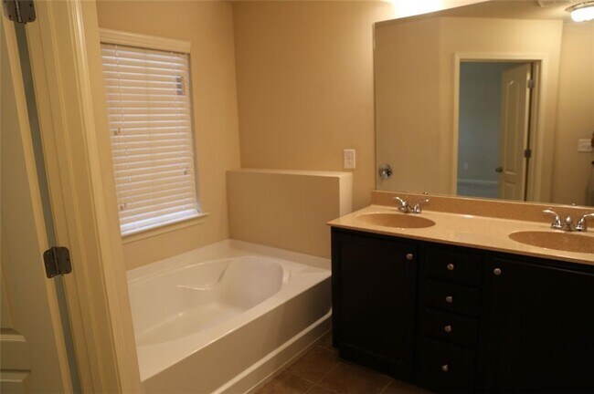 Building Photo - 2654 Sardis Chase Ct