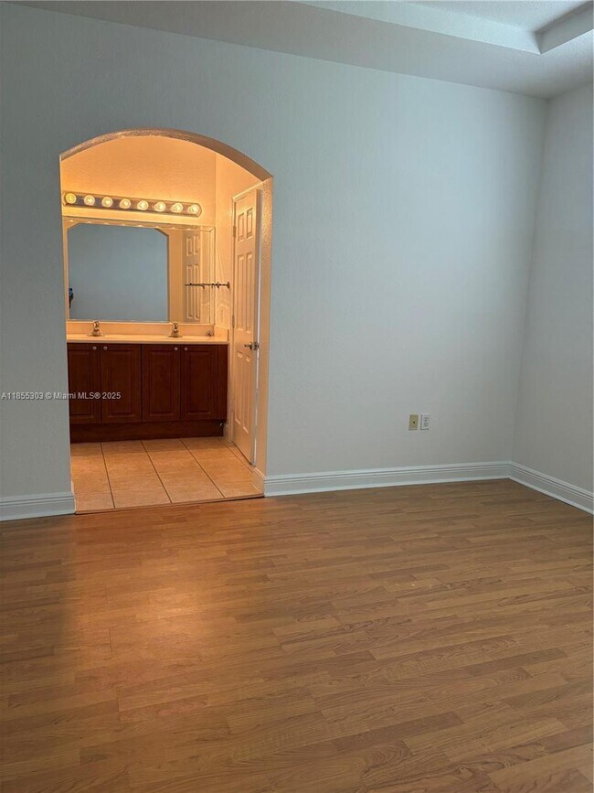 Building Photo - 6626 Hidden Cove Dr