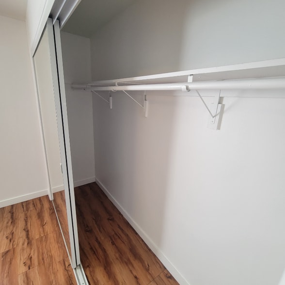 Building Photo - 125 S Ave 53