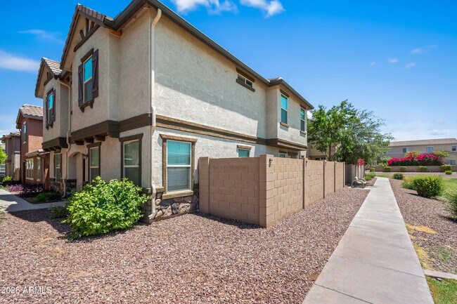 Building Photo - 472 N Ranger Trail