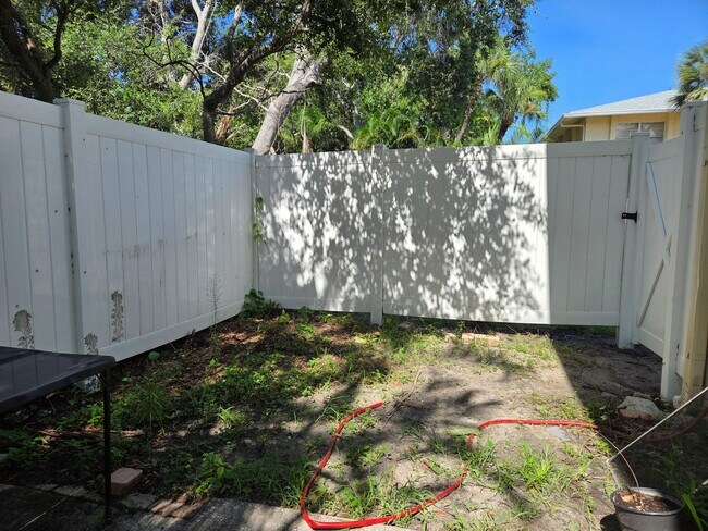 Building Photo - NEW PRICE / Summer Lakes-N Tamiami Trail
