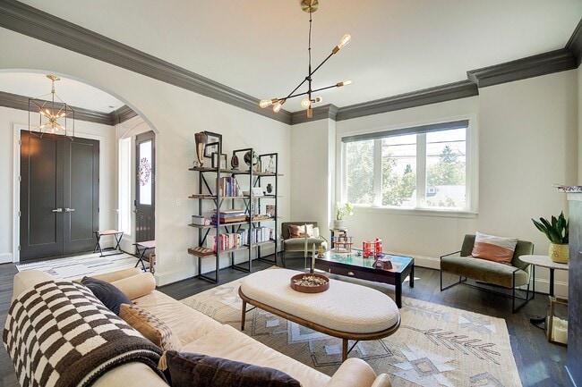 Building Photo - 5bd/3.5ba Seattle Home