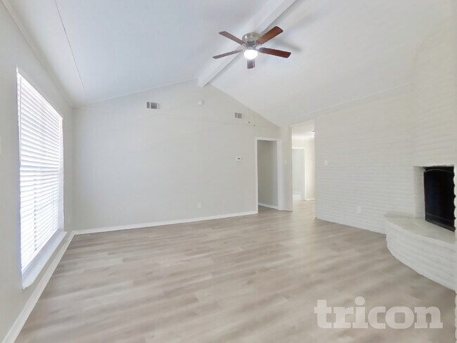 Building Photo - 6511 Grey Oaks Dr