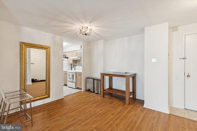 Building Photo - 1420 Locust St