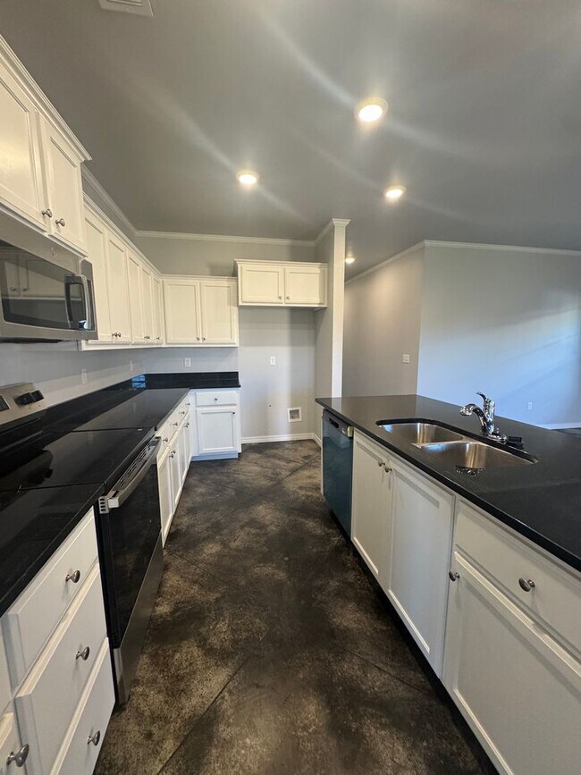 Building Photo - Located in Glendale!!!4bedrooms 2bathrooms 2 car garage NEW Build 2025